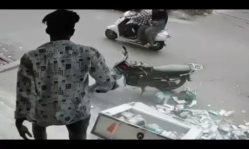 Hyderabad: चादरघाट में शख्स का उत्पात, मोबाइल दुकान को बनाया निशाना