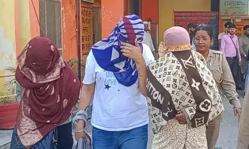 होटल शेरे पंजाब में देह व्यापार का भंडाफोड़, तीन युवतियों समेत 14 लोग गिरफ्तार होटल शेरे पंजाब में देह व्यापार का भंडाफोड़, तीन युवतियों समेत 14 लोग गिरफ्तार