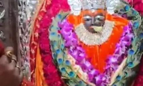 मैहर देवी मंदिर में जय माता दी की गूंज, भोर होते ही त्रिकूट पर्वत पर पहुंचे हजारों श्रद्धालु मैहर देवी मंदिर में जय माता दी की गूंज, भोर होते ही त्रिकूट पर्वत पर पहुंचे हजारों श्रद्धालु