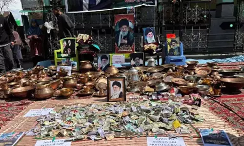 Kashmiris ने युद्ध-ग्रस्त ईरान को दिल खोलकर दान दिया, महिलाओं ने सोने से की अगुवाई