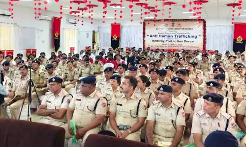 रेल के माध्यम से मानव तस्करी पर अंकुश लगाने के संयुक्त प्रयासों पर मानव तस्कर विरोधी सेमिनार रेल के माध्यम से मानव तस्करी पर अंकुश लगाने के संयुक्त प्रयासों पर मानव तस्कर विरोधी सेमिनार