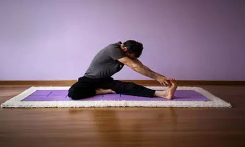 वर्क प्रेशर और बढ़ते स्क्रीन टाइम से हैं परेशान? महामुद्रा के अभ्यास से शरीर को करें रिचार्ज वर्क प्रेशर और बढ़ते स्क्रीन टाइम से हैं परेशान? महामुद्रा के अभ्यास से शरीर को करें रिचार्ज