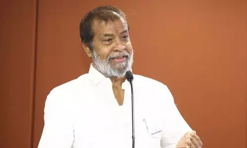 Telangana: स्वास्थ्य मंत्री ने दवाओं की कीमतों और गुणवत्ता के नियमों के उल्लंघन को लेकर दवा दुकानों को चेतावनी दी