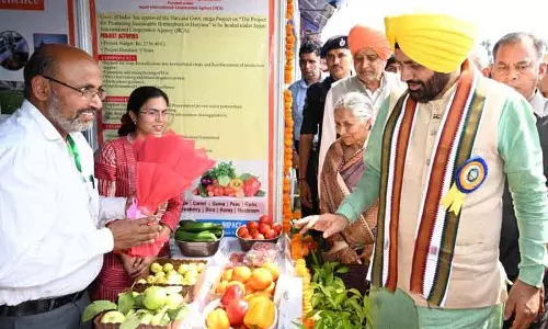 CM ने हिसार में कृषि मेले में 42 प्रगतिशील किसानों को सम्मानित किया