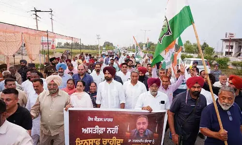 विपक्षी दल CBI से जांच की मांग कर रहे हैं विपक्षी दल CBI से जांच की मांग कर रहे हैं
