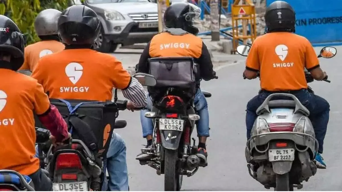 स्विगी ने प्लेटफॉर्म फीस में 17 प्रतिशत की बढ़ोतरी स्विगी ने प्लेटफॉर्म फीस में 17 प्रतिशत की बढ़ोतरी