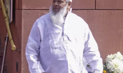 असम चुनाव: एआईयूडीएफ प्रमुख बदरुद्दीन अजमल ने 169 करोड़ रुपए से अधिक की संपत्ति घोषित की