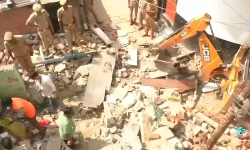 सिलेंडर से गैस लीक, मकान ढहने से दो लोगों की मौत सिलेंडर से गैस लीक, मकान ढहने से दो लोगों की मौत