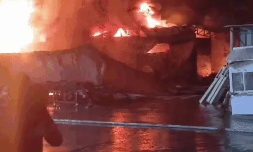 Jaipur: घीलौट इंडस्ट्रियल एरिया में आग से अफरा-तफरी Jaipur: घीलौट इंडस्ट्रियल एरिया में आग से अफरा-तफरी