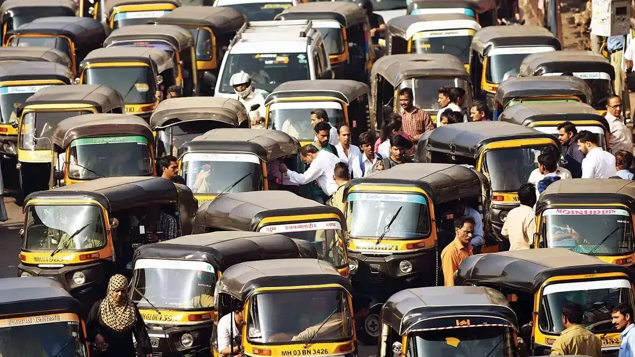 Kolkata: गैस कीमतों का असर, ऑटो किराया हुआ महंगा Kolkata: गैस कीमतों का असर, ऑटो किराया हुआ महंगा