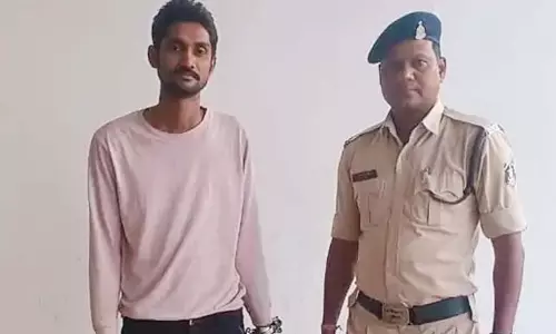 पति ने पत्नी पर पेट्रोल डालकर आग लगाने की कोशिश, आरोपी बंटी गिरफ्तार पति ने पत्नी पर पेट्रोल डालकर आग लगाने की कोशिश, आरोपी बंटी गिरफ्तार