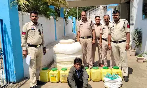 ऑपरेशन आघात: एक ही दिन 919 लीटर अवैध शराब और 2 बाइक जब्त , 36 आरोपी गिरफ्तार
