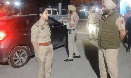 Phagwara की छज कॉलोनी में हथियारबंद समूह ने दहशत फैलाई Phagwara की छज कॉलोनी में हथियारबंद समूह ने दहशत फैलाई
