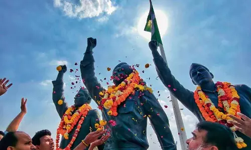 Bhagat Singh, सुखदेव, राजगुरु को दी गई श्रद्धांजलि