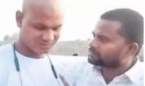जाति का फरमान: स्वीकार्यता के लिए दूल्हे पर जुर्माना, समुदाय के सदस्यों ने मुंडवाया सिर जाति का फरमान: स्वीकार्यता के लिए दूल्हे पर जुर्माना, समुदाय के सदस्यों ने मुंडवाया सिर