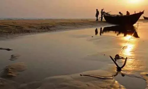 Balasore मछली उतारते समय दम घुटने से दो लोगों की मौत Balasore मछली उतारते समय दम घुटने से दो लोगों की मौत