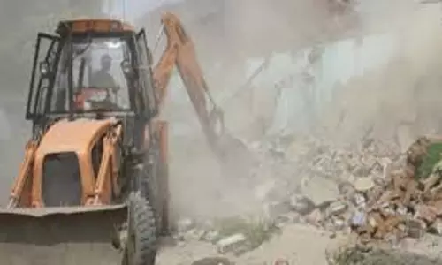 Ujjain: बुलडोजर कार्रवाई से उज्जैन में हड़कंप, UDA ने तोड़े 16 निर्माण Ujjain: बुलडोजर कार्रवाई से उज्जैन में हड़कंप, UDA ने तोड़े 16 निर्माण