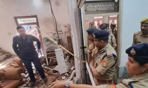Farrukhabad: पूर्व विधायक के घर विस्फोट मामले में सपा का प्रतिनिधिमंडल पहुंचा