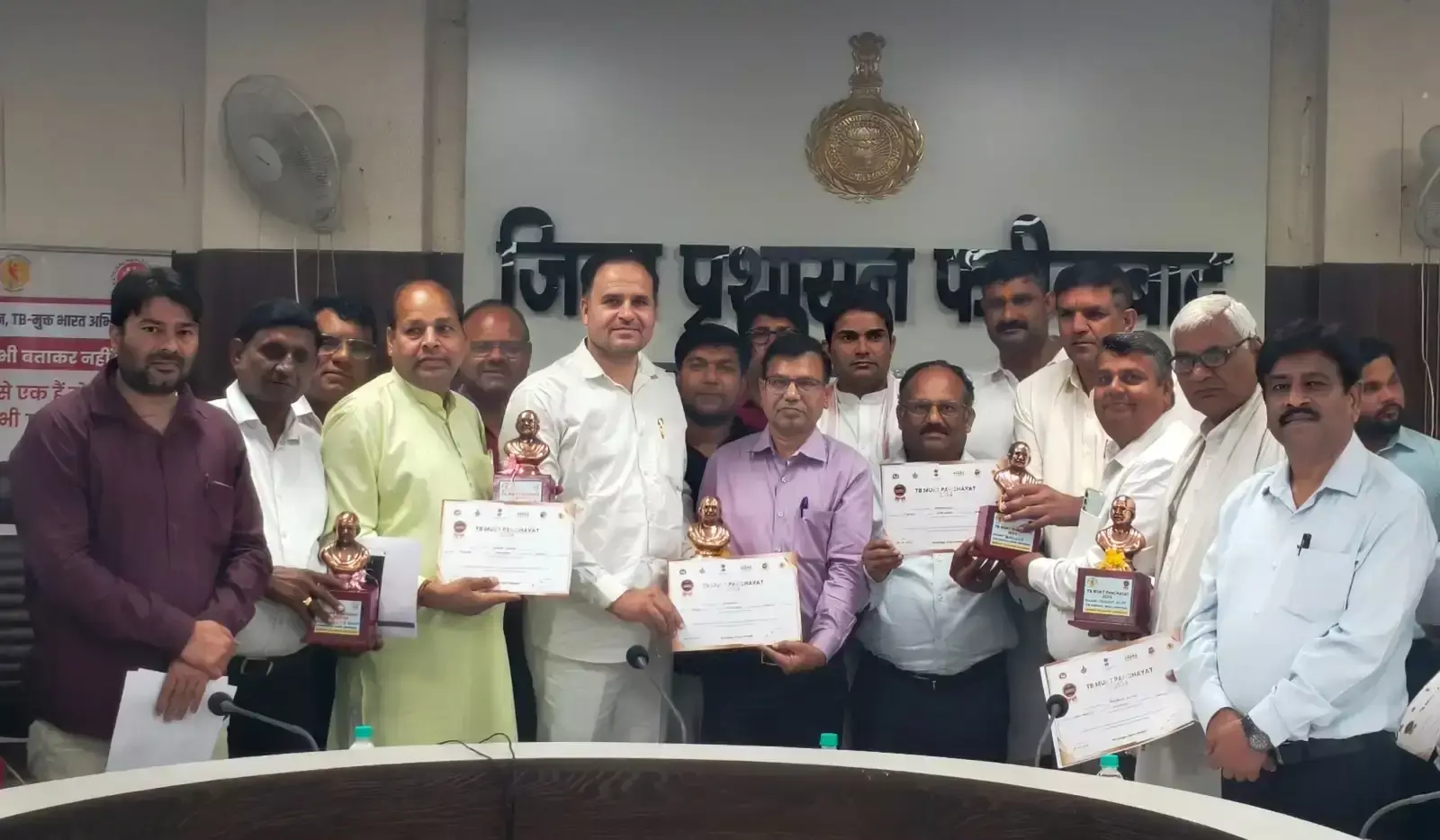 Faridabad: टीबी मुक्त पंचायतों का हुआ सम्मान, बांटे गए पदक Faridabad: टीबी मुक्त पंचायतों का हुआ सम्मान, बांटे गए पदक