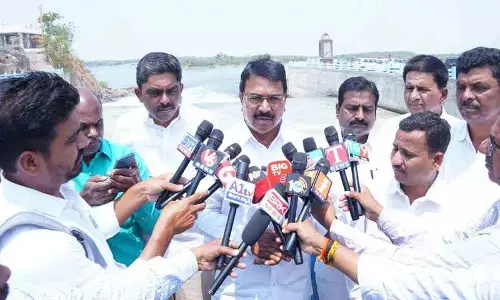 कांग्रेस ने पालमुरु-रंगा रेड्डी परियोजना रद्द करने का श्रेय लिया: Niranjan Reddy कांग्रेस ने पालमुरु-रंगा रेड्डी परियोजना रद्द करने का श्रेय लिया: Niranjan Reddy