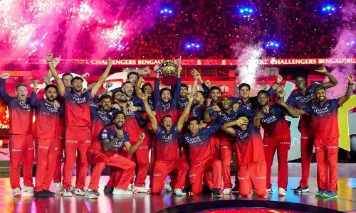 RCB: भगदड़ में जान गंवाने वाले 11 प्रशंसकों की याद में 11 सीटें आरक्षित करेगा RCB: भगदड़ में जान गंवाने वाले 11 प्रशंसकों की याद में 11 सीटें आरक्षित करेगा