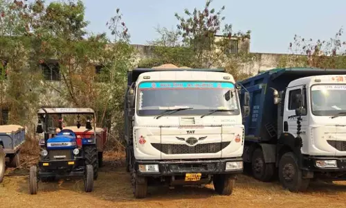 खनिज माफिया पर जिला प्रशासन का सख्त प्रहार, दर्जनभर ट्रैक्टर समेत 3 हाईवा जब्त खनिज माफिया पर जिला प्रशासन का सख्त प्रहार, दर्जनभर ट्रैक्टर समेत 3 हाईवा जब्त