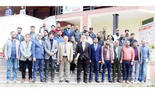 IUST ने क्वांटम AI पर कार्यशाला का आयोजन किया IUST ने क्वांटम AI पर कार्यशाला का आयोजन किया