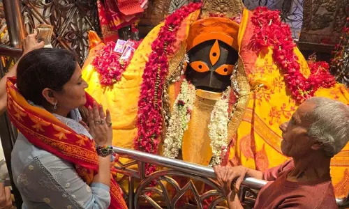 कालीघाट मंदिर में विधायक भावना बोहरा ने की मां काली का दर्शन कालीघाट मंदिर में विधायक भावना बोहरा ने की मां काली का दर्शन