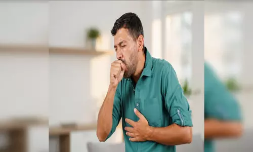 मौसम बदलते ही बढ़ती है सूखी खांसी, जानें इसके आसान उपाय