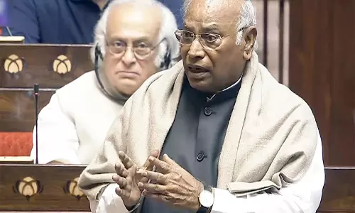 Kharge ने रिजिजू से नारी वंदन अधिनियम संशोधन पर एक सर्वदलीय बैठक बुलाने का आग्रह किया Kharge ने रिजिजू से नारी वंदन अधिनियम संशोधन पर एक सर्वदलीय बैठक बुलाने का आग्रह किया