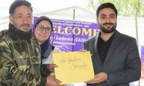 DC Srinagar ने कश्मीर हाट में मेगा जॉब फेयर की अध्यक्षता की DC Srinagar ने कश्मीर हाट में मेगा जॉब फेयर की अध्यक्षता की