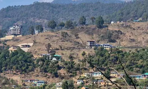Palampur में पहाड़ी की चोटी पर निर्माण से भूकंपीय और पर्यावरणीय जोखिमों को लेकर चिंता बढ़ी Palampur में पहाड़ी की चोटी पर निर्माण से भूकंपीय और पर्यावरणीय जोखिमों को लेकर चिंता बढ़ी