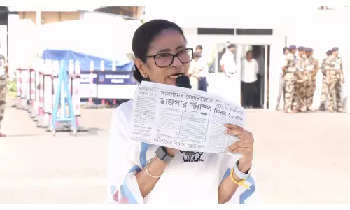 ECI-BJP गठजोड़ लोगों के वोट देने के अधिकार छीनना चाहता है: पश्चिम बंगाल में SIR प्रक्रिया पर CM ममता बनर्जी ECI-BJP गठजोड़ लोगों के वोट देने के अधिकार छीनना चाहता है: पश्चिम बंगाल में SIR प्रक्रिया पर CM ममता बनर्जी