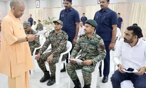 Lucknow: जनता दर्शन में सीएम योगी ने सुनी सैनिकों की समस्याएं
