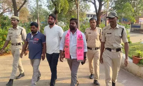 शिक्षा आवंटन को लेकर विधानसभा के पास विरोध प्रदर्शन के दौरान BRSV नेताओं गिरफ़्तार शिक्षा आवंटन को लेकर विधानसभा के पास विरोध प्रदर्शन के दौरान BRSV नेताओं गिरफ़्तार