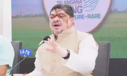 Ponnam Prabhakar ने तेलंगाना में देश की पहली राज्य-स्तरीय EV छूट योजना की घोषणा की Ponnam Prabhakar ने तेलंगाना में देश की पहली राज्य-स्तरीय EV छूट योजना की घोषणा की