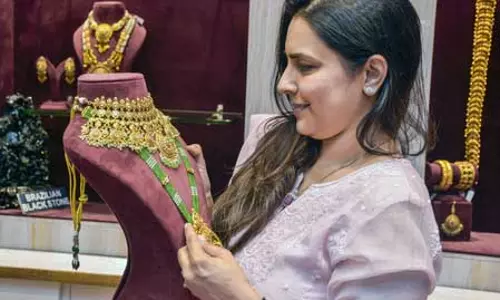 मध्य पूर्व तनाव कम होने के संकेतों के बीच बढ़ी सुरक्षित निवेश की मांग; चांदी 5,200 रुपए चढ़ा मध्य पूर्व तनाव कम होने के संकेतों के बीच बढ़ी सुरक्षित निवेश की मांग; चांदी 5,200 रुपए चढ़ा