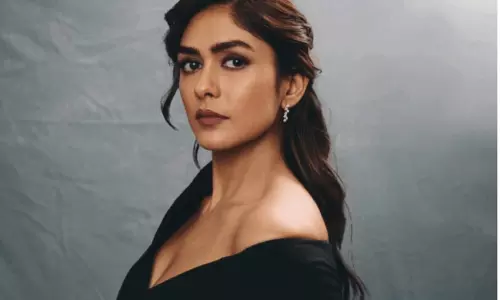 Mrunal Thakur ने फिल्म डकैत को बताया करियर का खास मौका, 30 सेकंड में किया था हाँ Mrunal Thakur ने फिल्म डकैत को बताया करियर का खास मौका, 30 सेकंड में किया था हाँ