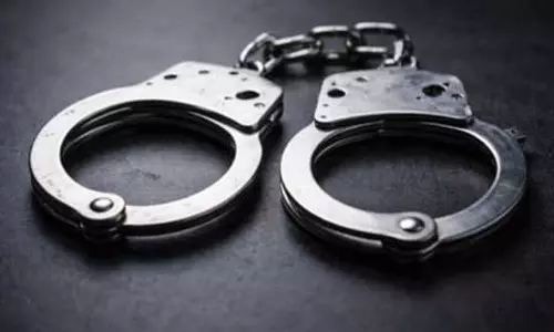 अवैध हथियार के साथ युवक गिरफ्तार, चोरी की एक्टिवा और कैमरा जब्त अवैध हथियार के साथ युवक गिरफ्तार, चोरी की एक्टिवा और कैमरा जब्त
