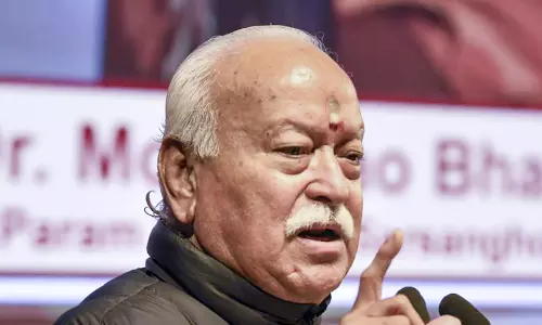 Mohan Bhagwat ने फिर दिया ‘तीन बच्चों की नीति’ का सुझाव, जनसंख्या संतुलन पर दिया बयान Mohan Bhagwat ने फिर दिया ‘तीन बच्चों की नीति’ का सुझाव, जनसंख्या संतुलन पर दिया बयान
