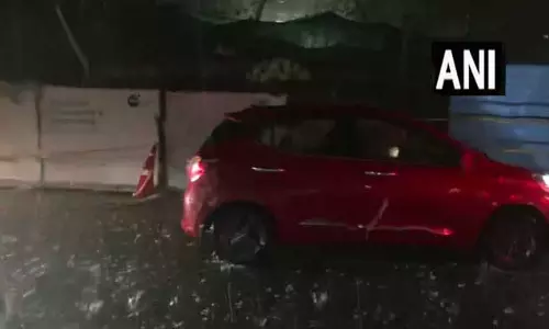 Hyderabad के कई हिस्सों में बारिश, मौसम हुआ सुहावना Hyderabad के कई हिस्सों में बारिश, मौसम हुआ सुहावना