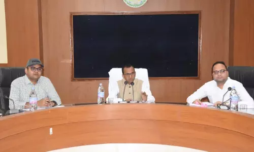 कलेक्टर अजीत वसंत की सख्ती, समय सीमा में काम नहीं करने पर कार्रवाई की चेतावनी कलेक्टर अजीत वसंत की सख्ती, समय सीमा में काम नहीं करने पर कार्रवाई की चेतावनी
