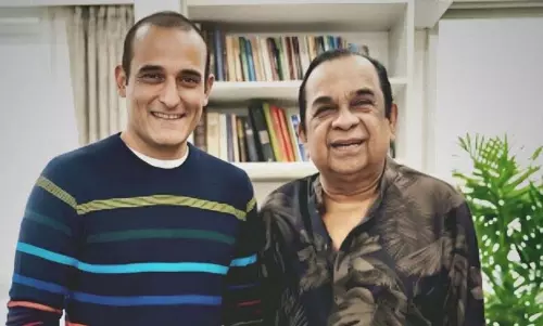 हैदराबाद में Rehman Dakait: अक्षय खन्ना ने ब्रह्मानंदम से की मुलाकात