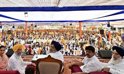 पंजाब में आप सरकार किसानों को आत्महत्या करने पर मजबूर कर रही है: सुखबीर बादल