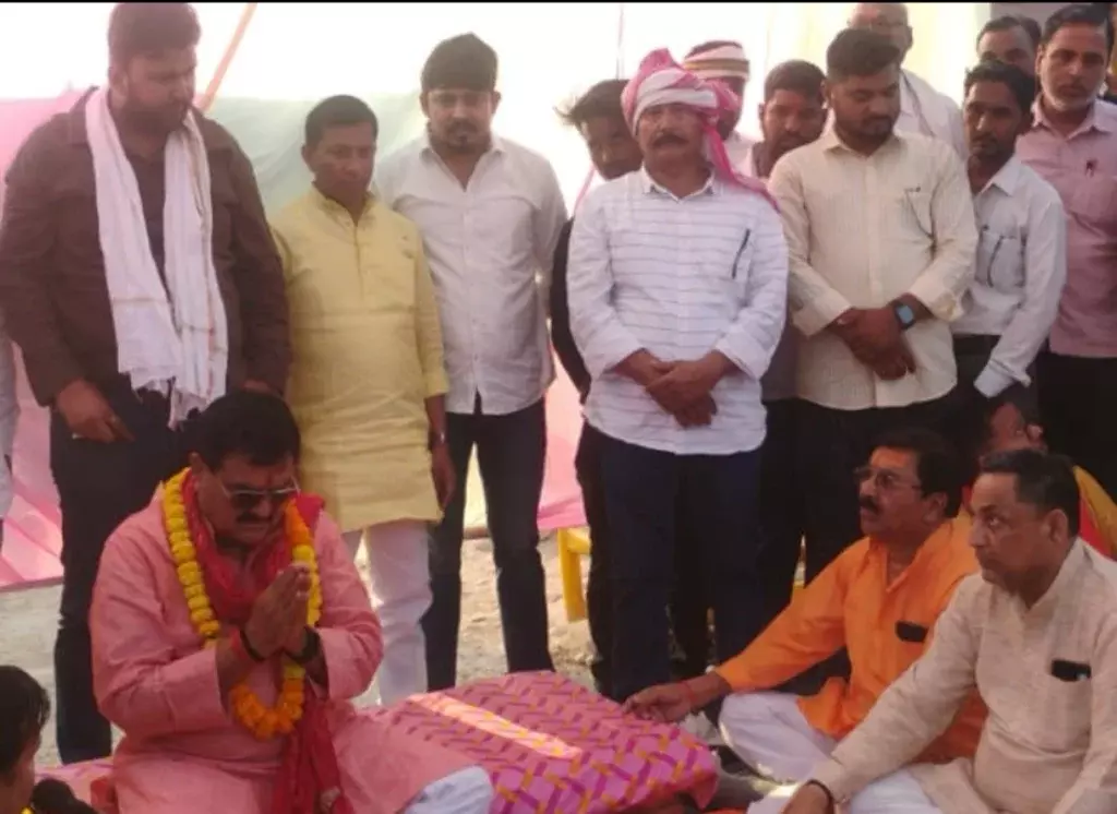 Varanasi: विधायक ने किया 52 करोड़ के ओवरब्रिज का शिलान्यास Varanasi: विधायक ने किया 52 करोड़ के ओवरब्रिज का शिलान्यास