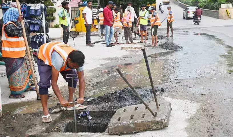 Editorial: मैला ढोने की प्रथा खत्म होनी चाहिए Editorial: मैला ढोने की प्रथा खत्म होनी चाहिए