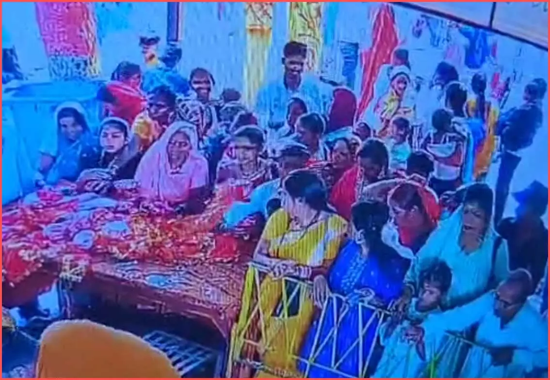 महिला गिरफ्तार, महामाया मंदिर में चोरी का LIVE वीडियो महिला गिरफ्तार, महामाया मंदिर में चोरी का LIVE वीडियो