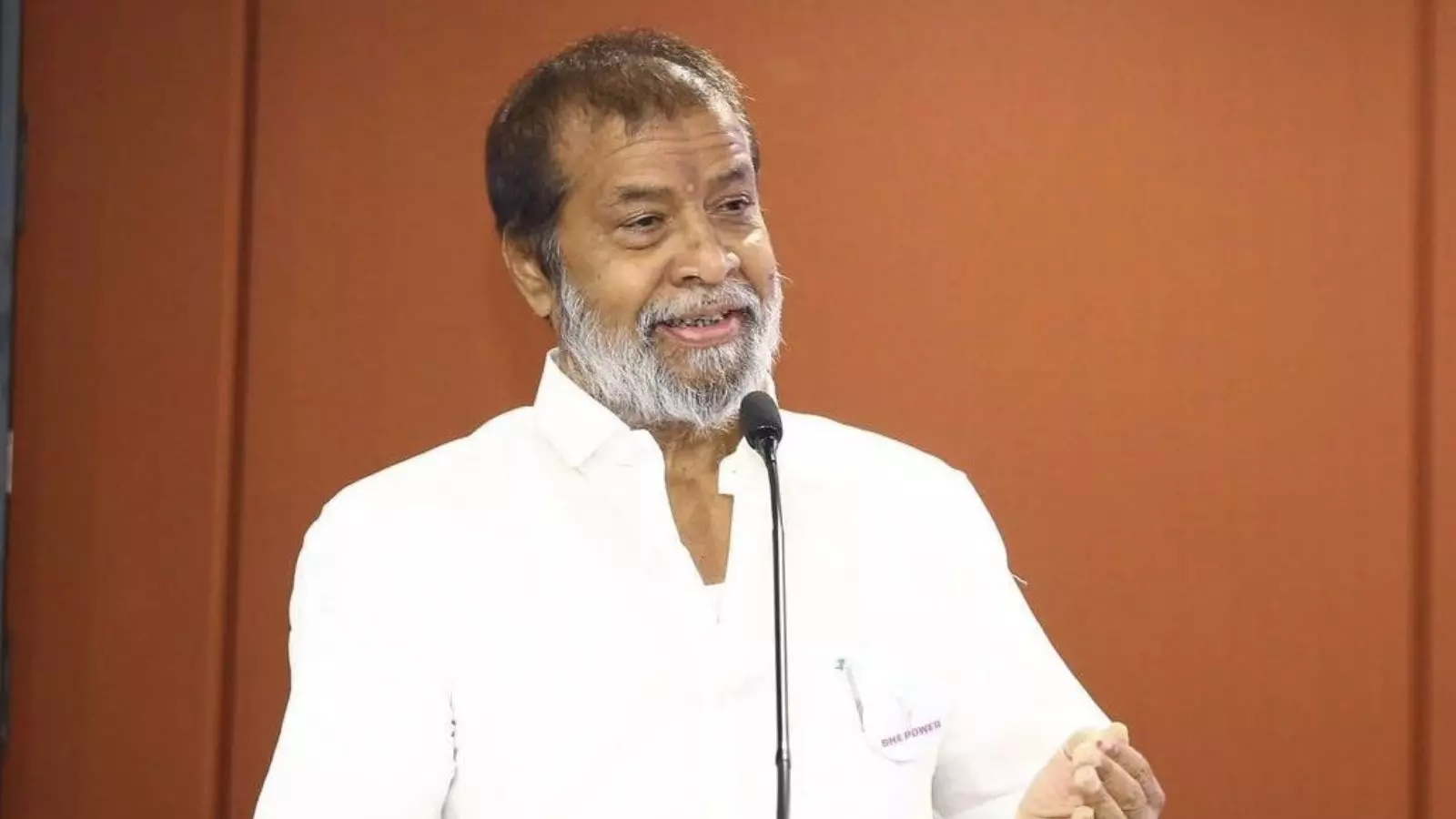 Telangana: स्वास्थ्य मंत्री ने दवाओं की कीमतों और गुणवत्ता के नियमों के उल्लंघन को लेकर दवा दुकानों को चेतावनी दी Telangana: स्वास्थ्य मंत्री ने दवाओं की कीमतों और गुणवत्ता के नियमों के उल्लंघन को लेकर दवा दुकानों को चेतावनी दी