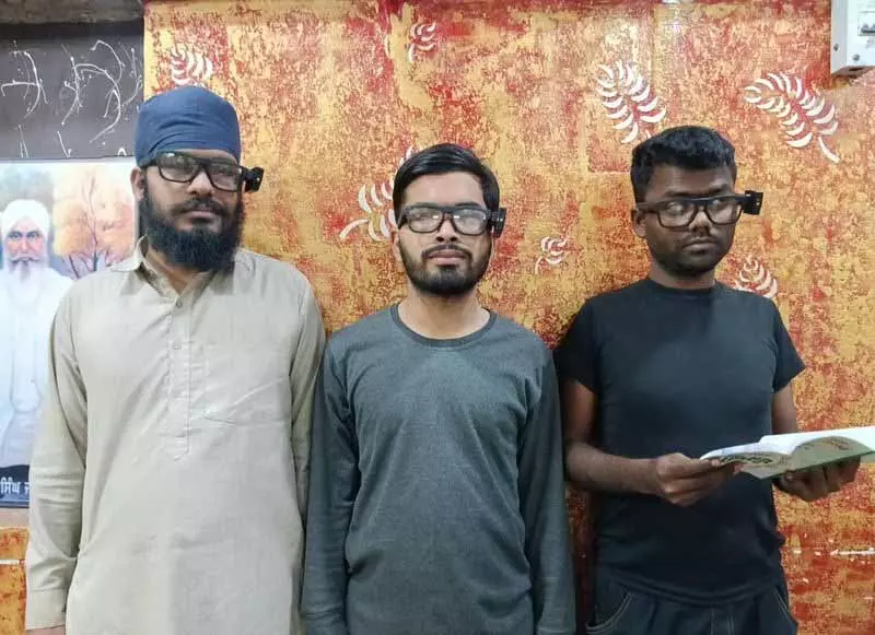 Ludhiana: दृष्टिबाधित छात्रों ने बुनियादी ढांचे की कमियों और स्क्राइब्स की कमी को उजागर किया Ludhiana: दृष्टिबाधित छात्रों ने बुनियादी ढांचे की कमियों और स्क्राइब्स की कमी को उजागर किया
