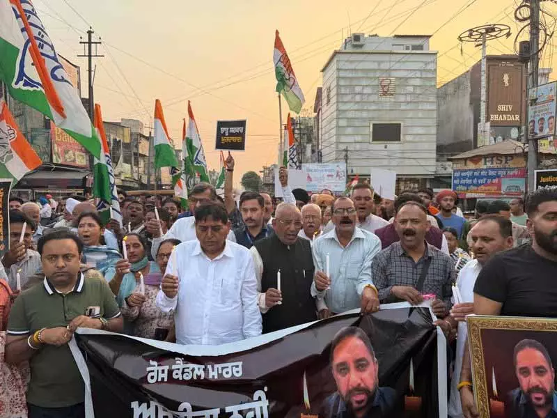 Randhawa Suicide: कांग्रेस ने फगवाड़ा और होशियारपुर में कैंडल मार्च निकाला Randhawa Suicide: कांग्रेस ने फगवाड़ा और होशियारपुर में कैंडल मार्च निकाला